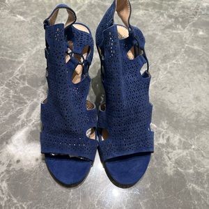 Vince Camuto Women SZ 9 Blue Fashion Perforated Chunky Heel Open Toe Sandals